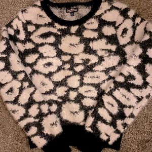 Freshman SZ Medium black and white animal print sweater